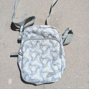 Nike Heritage Cross-Body Bag (4L) NWOT